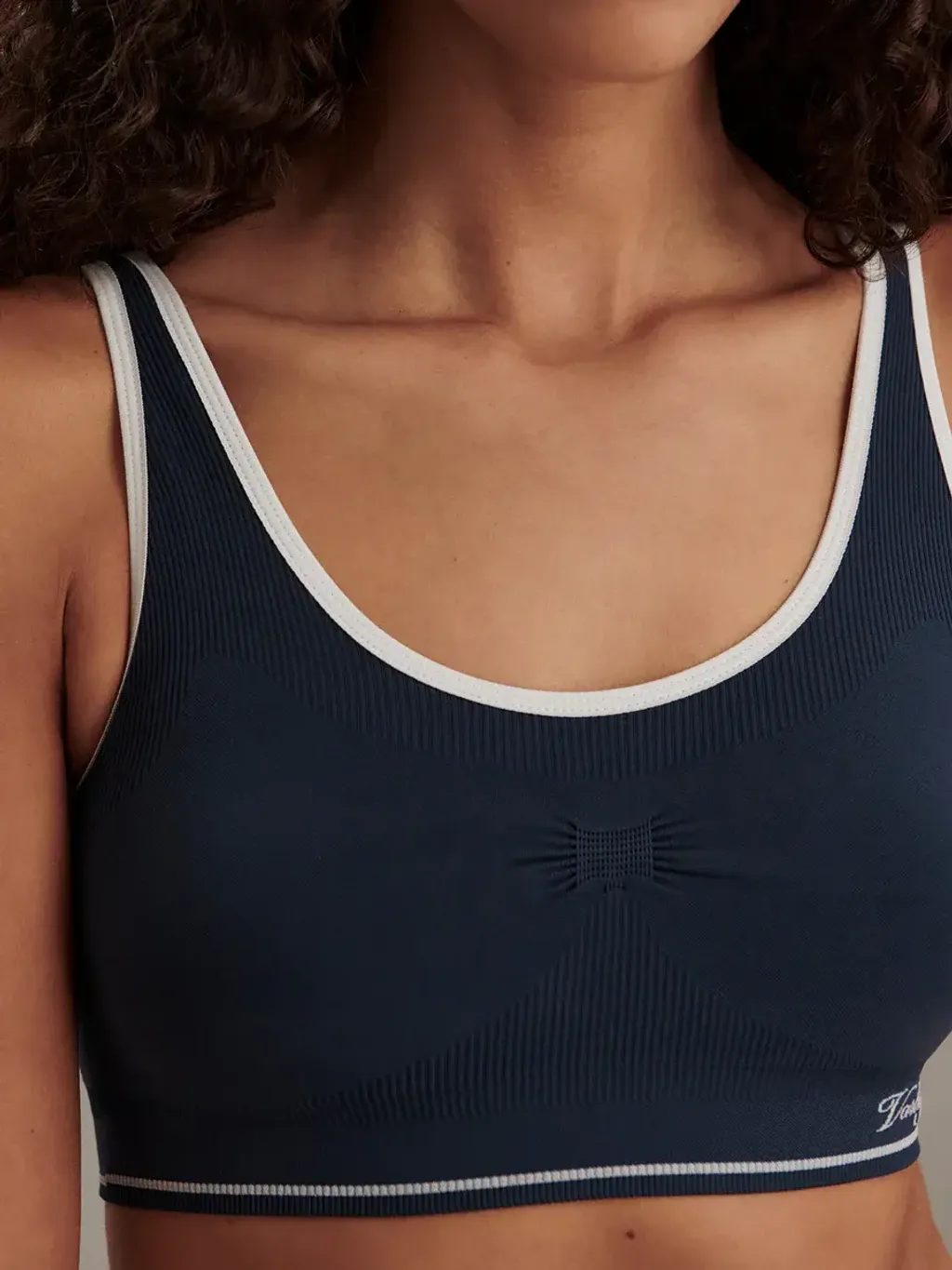 038b91fcfb660bbaab64972990fa4dc156b00d31_2_VAR03357_SAKURA_SEAMLESS_BRA_BLUE_NIGHTS_018
