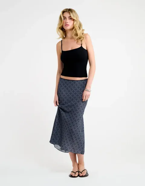 Stroll_Midi_Skirt_Mediterranean_Tile_032_f254775f-5e7e-4a3a-957f-fa2b44b73bb9