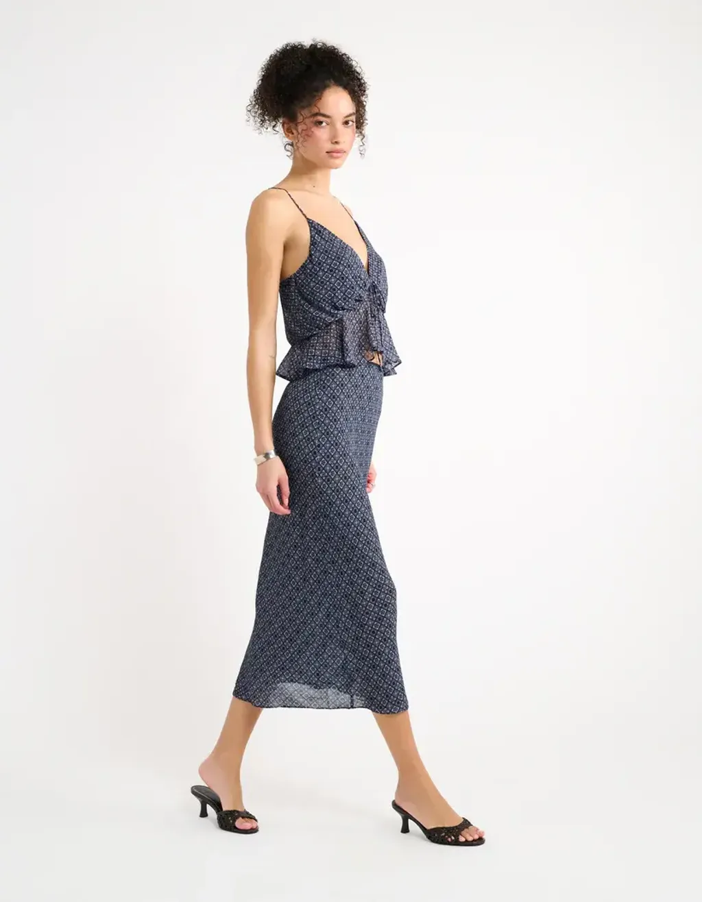 Wilder_Top_Stroll_Midi_Skirt_Mediterranean_Tile_035_e9ecb24c-cf07-4e16-9171-a70cc954a05f