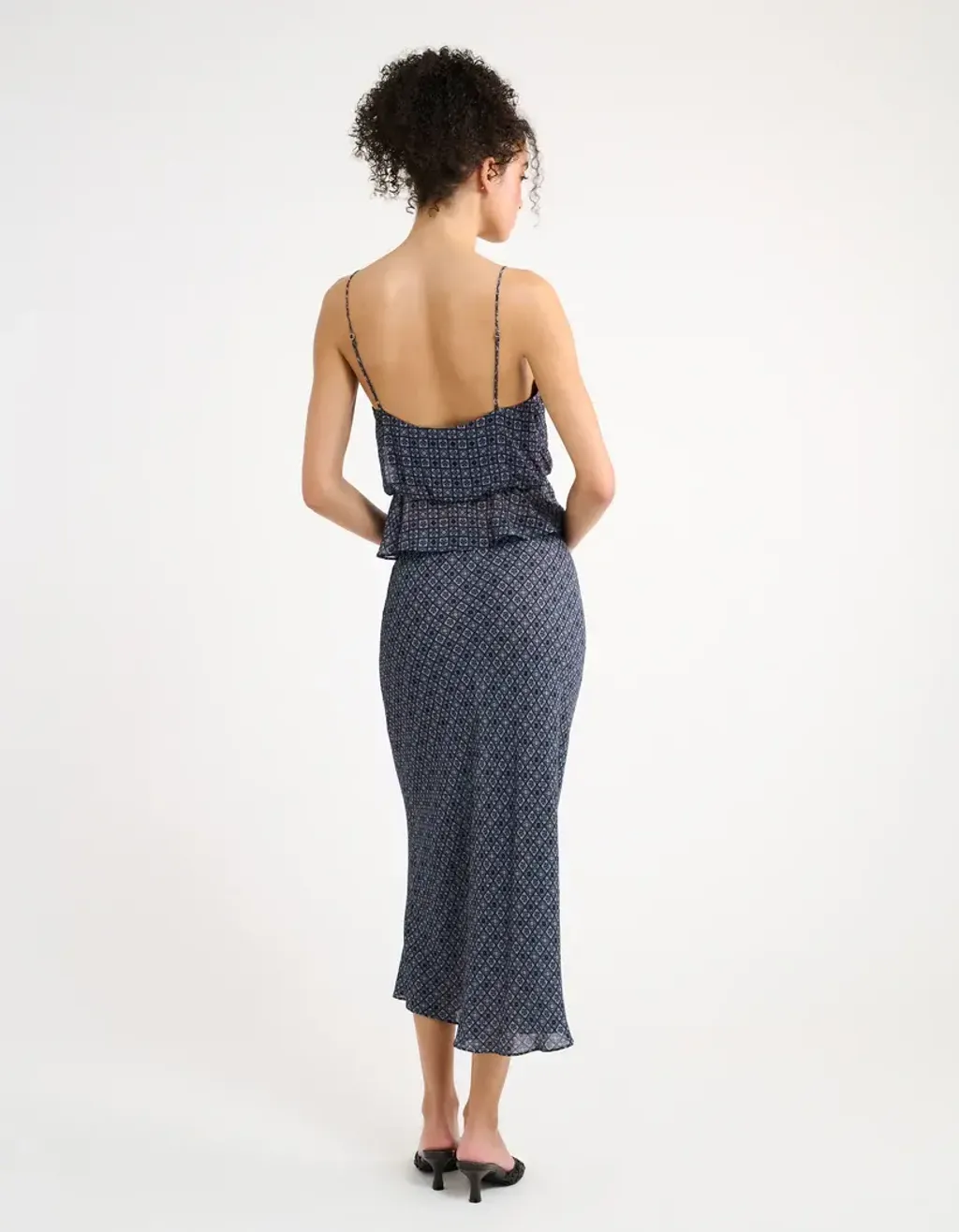 Wilder_Top_Stroll_Midi_Skirt_Mediterranean_Tile_051_ddc91b83-244e-4f3e-b544-33542d18c01b