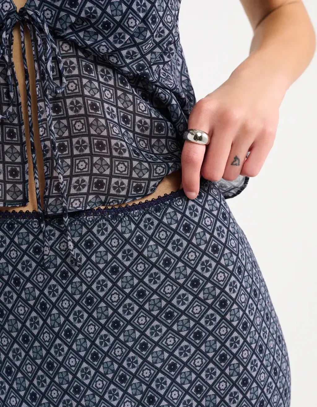 Wilder_Top_Stroll_Midi_Skirt_Mediterranean_Tile_043-2