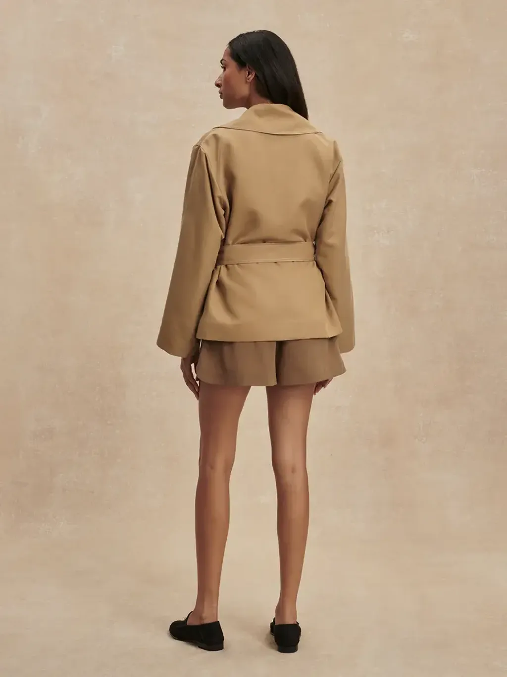 ce1932a9db62c6e6fb52c83662d1e7a957efcb85_7_VAR03329_MADDOX_SHORT_TRENCH_LIGHT_TAN