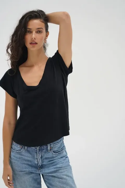 LNA-KADEN-BLACK-V-NECK-TEE