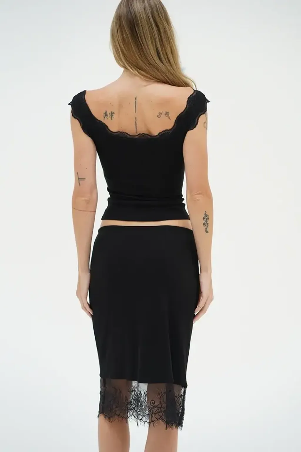LNA-BLACK-RYDER-RIBBED-LACE-SKIRT_09ec9ea1-de0d-4fa1-915e-5749afa23af4