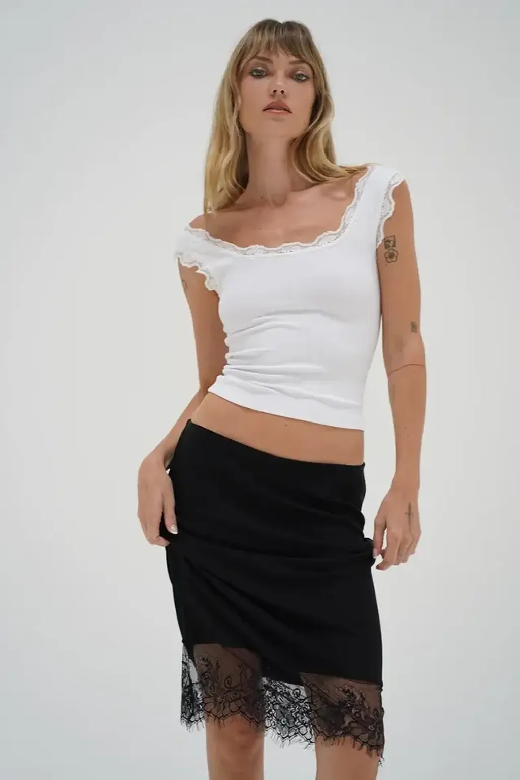 LNA-RYDER-LACE-TRIM-RIBBED-SKIRT-BLACK_18cc209f-146f-440a-8b4a-6a5275c7025f