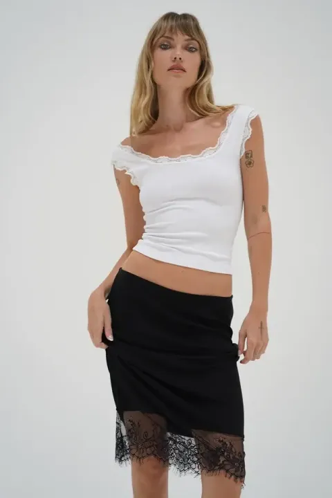 LNA-RYDER-LACE-TRIM-RIBBED-SKIRT-BLACK_18cc209f-146f-440a-8b4a-6a5275c7025f