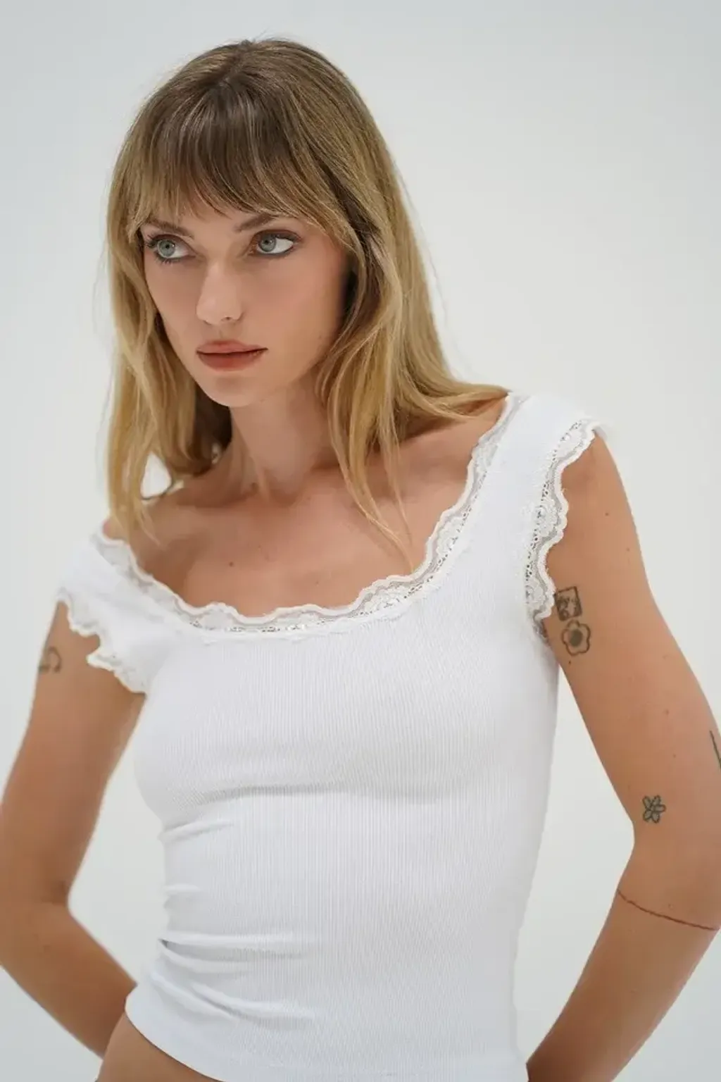LNA-CASSIDY-LACE-TRIM-WHITE-RIB-TANK
