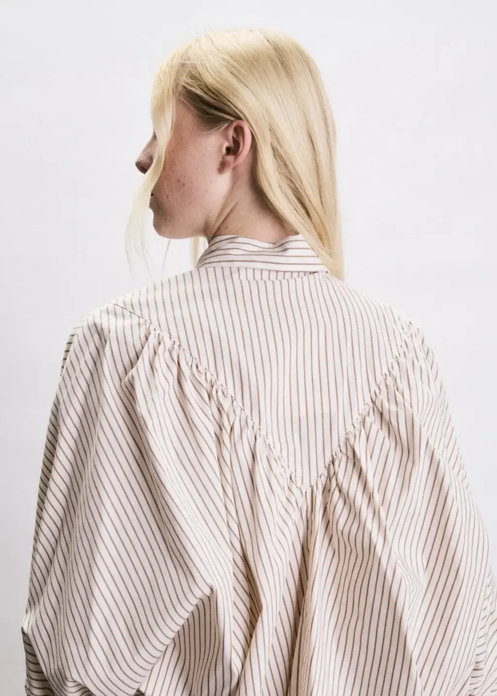 JJ26C372-CREME-4