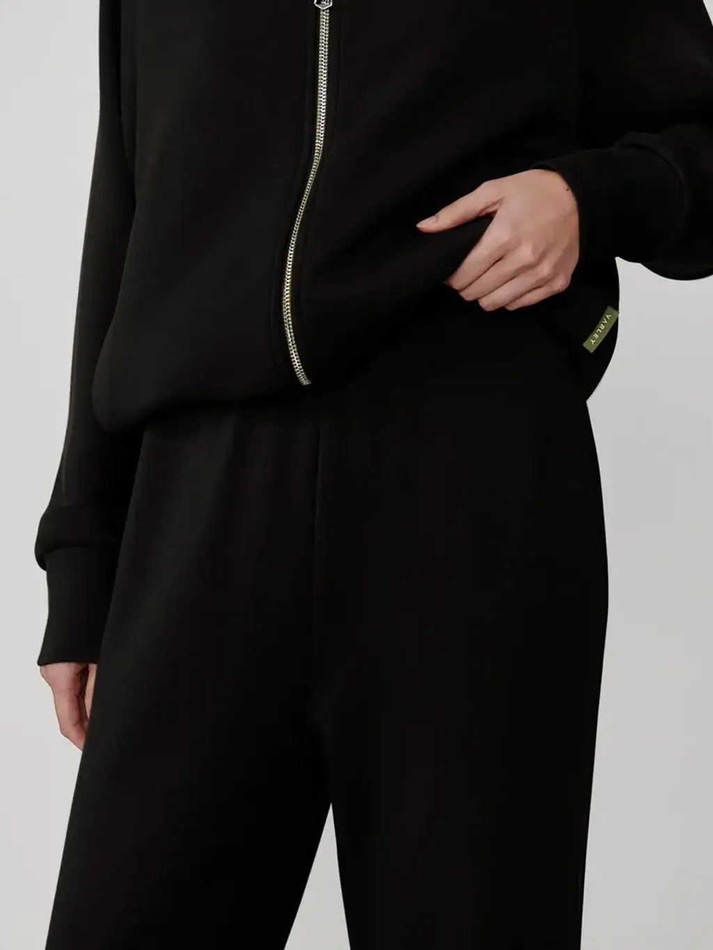 708e503ed1cdbeac8f909b076928119c7ecfbcfe_VAR03444_THE_CLASSIC_CUFF_PANT_28.5_BLACK_051
