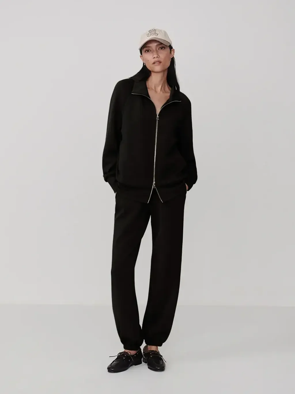 5736494098dcbcee0d50d425872d7aad89d4cd65_VAR03444_THE_CLASSIC_CUFF_PANT_28.5_BLACK_012