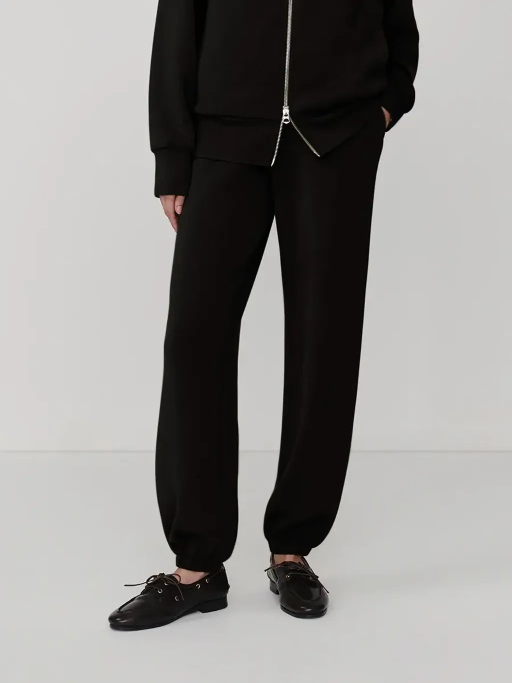 8c4c06e542ba2478b881d7f86f6b9ebbf5c311fb_VAR03444_THE_CLASSIC_CUFF_PANT_28.5_BLACK_043