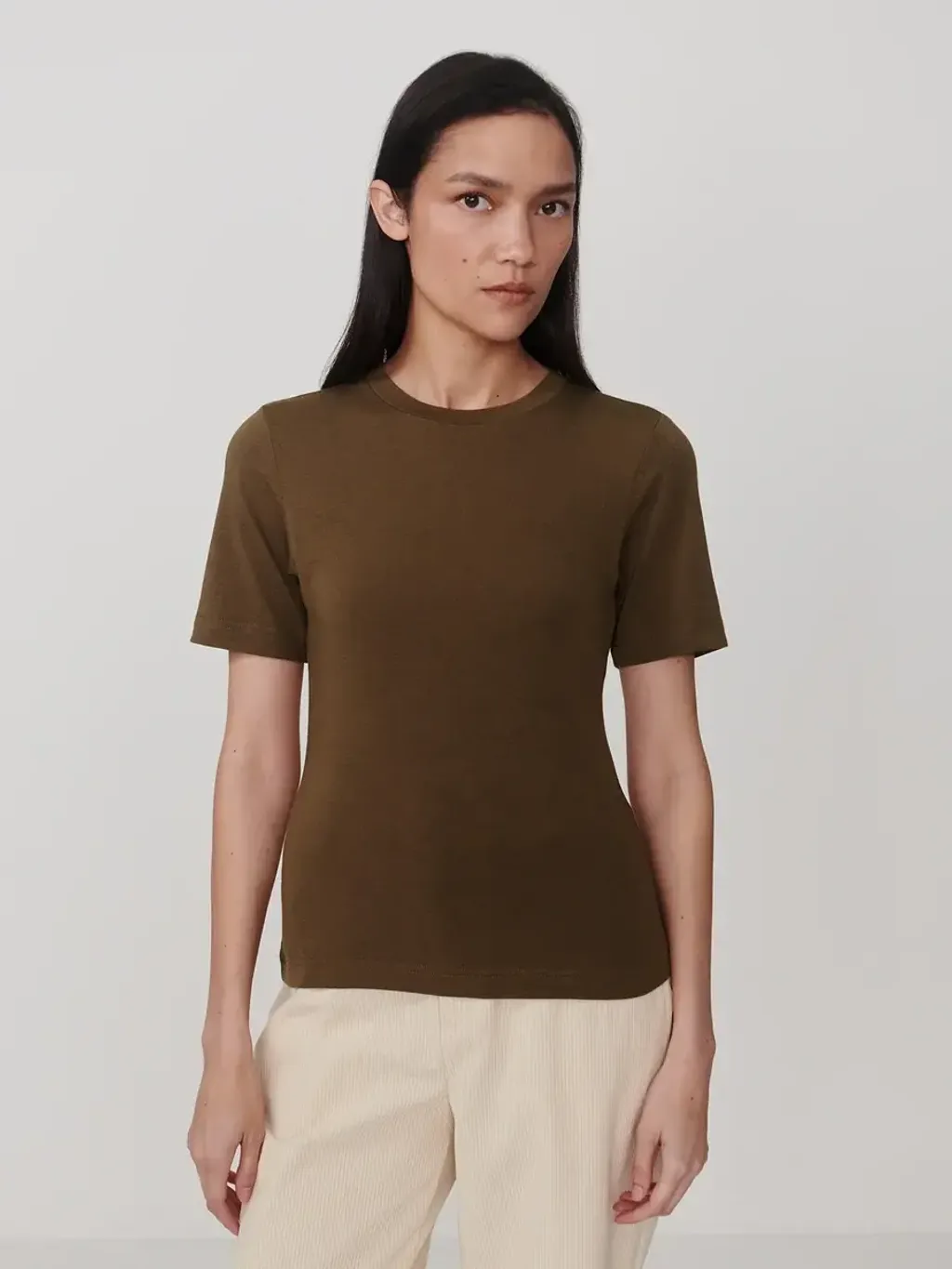 9d7a0c8b31e1ea303c7583ea89fc648fbb55edc9_VAR02420_REGINA_FITTED_TEE_TEAK_OLIVE_054