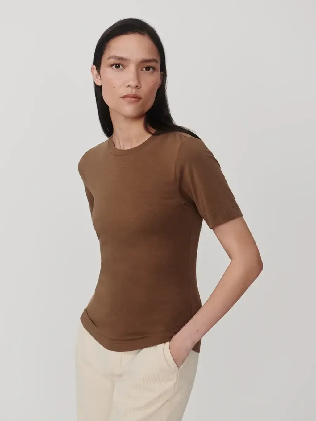 5bf769302bbd672f98fafd67fd8e514989418514_VAR02420_REGINA_FITTED_TEE_TEAK_OLIVE_065
