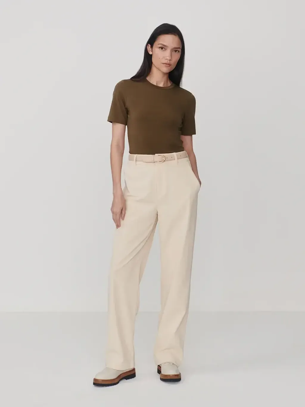 8ecf730b1b503d9ae3d56ba1cfd115ea357a2752_VAR02420_REGINA_FITTED_TEE_TEAK_OLIVE_006