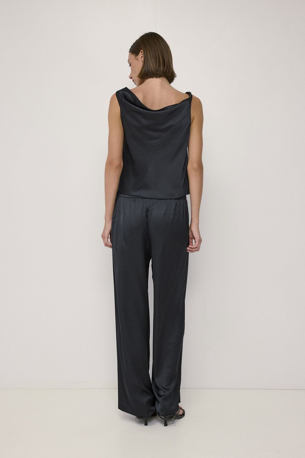 tmr1360_black_3a_m