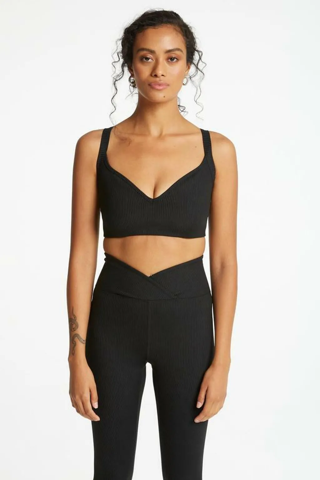 Ribbed-Curve-Bralette-Sports-Bra-Year-of-Ours-Black-Extra-Small-2_f3efae4c-e250-4738-bcb0-3274e5d16932_600x.jpg