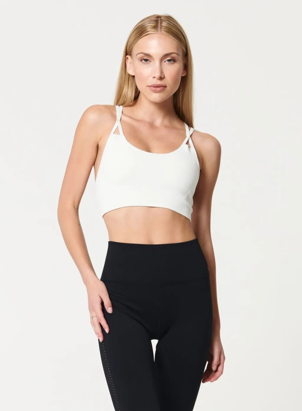 b4207_white2028329_3