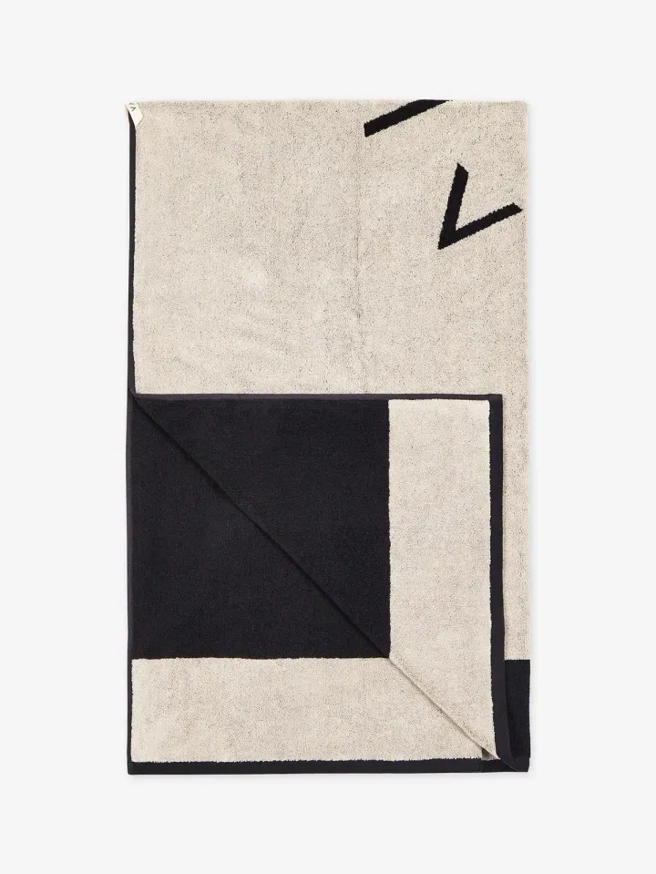2.VAR01275_TAYLORPOOLTOWEL_F