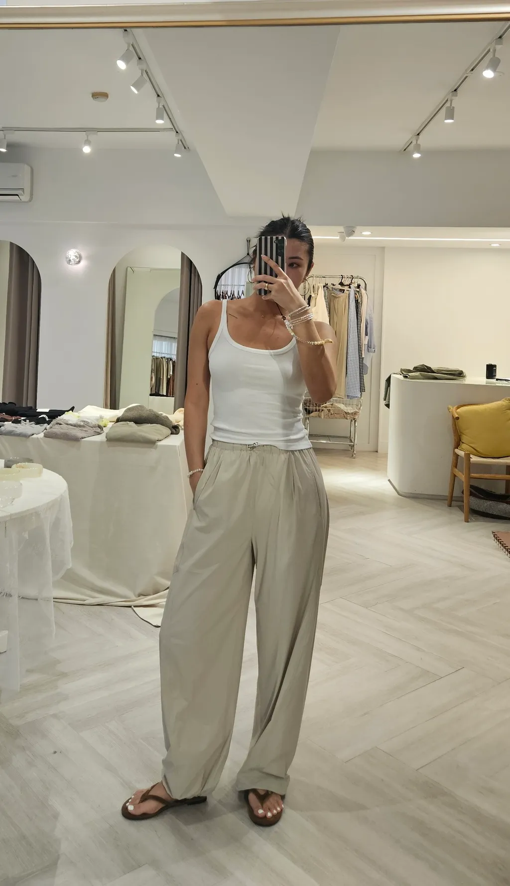 Summit Pants – 抽繩鬆緊腰設計，親膚透氣抗 UV 機能布料