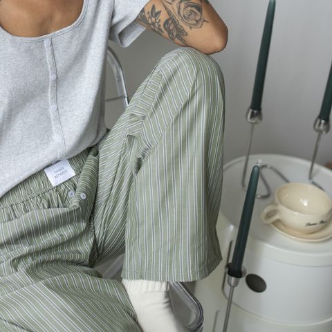 68251452e5a7c8d9807c77d2_things bwteen green pants