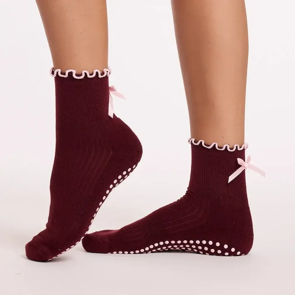 Cute_Pilates_Grip_socks_with_bow