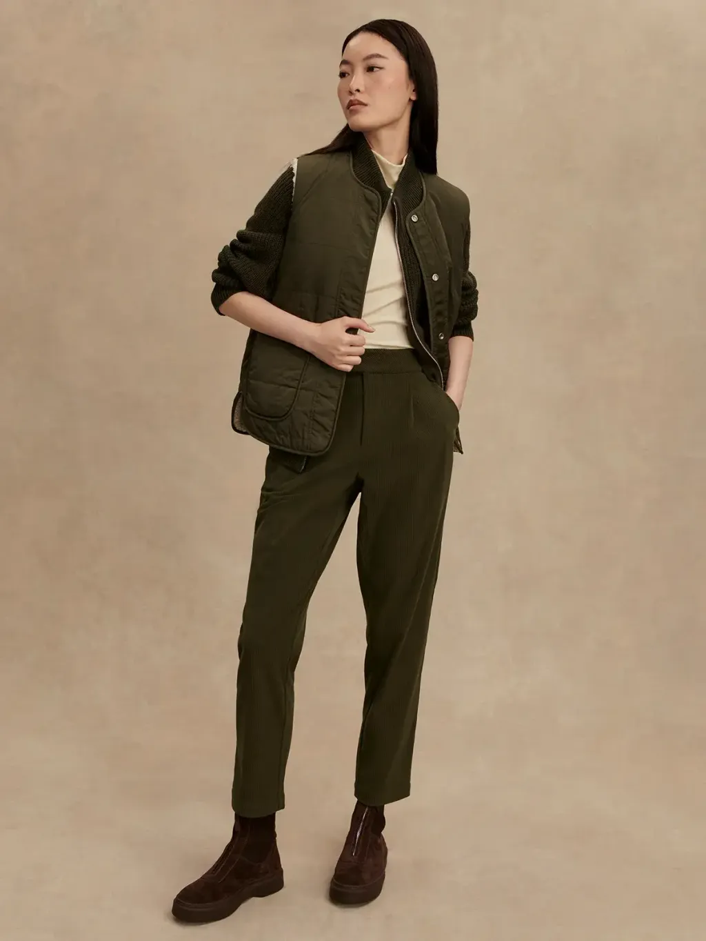 b91d7eb2ce1428056b3291ef8998e8b517b2533d_VAR02692_AUDREA_REVERSIBLE_GILET_SANDSHELL_FOREST_NIGHT_021