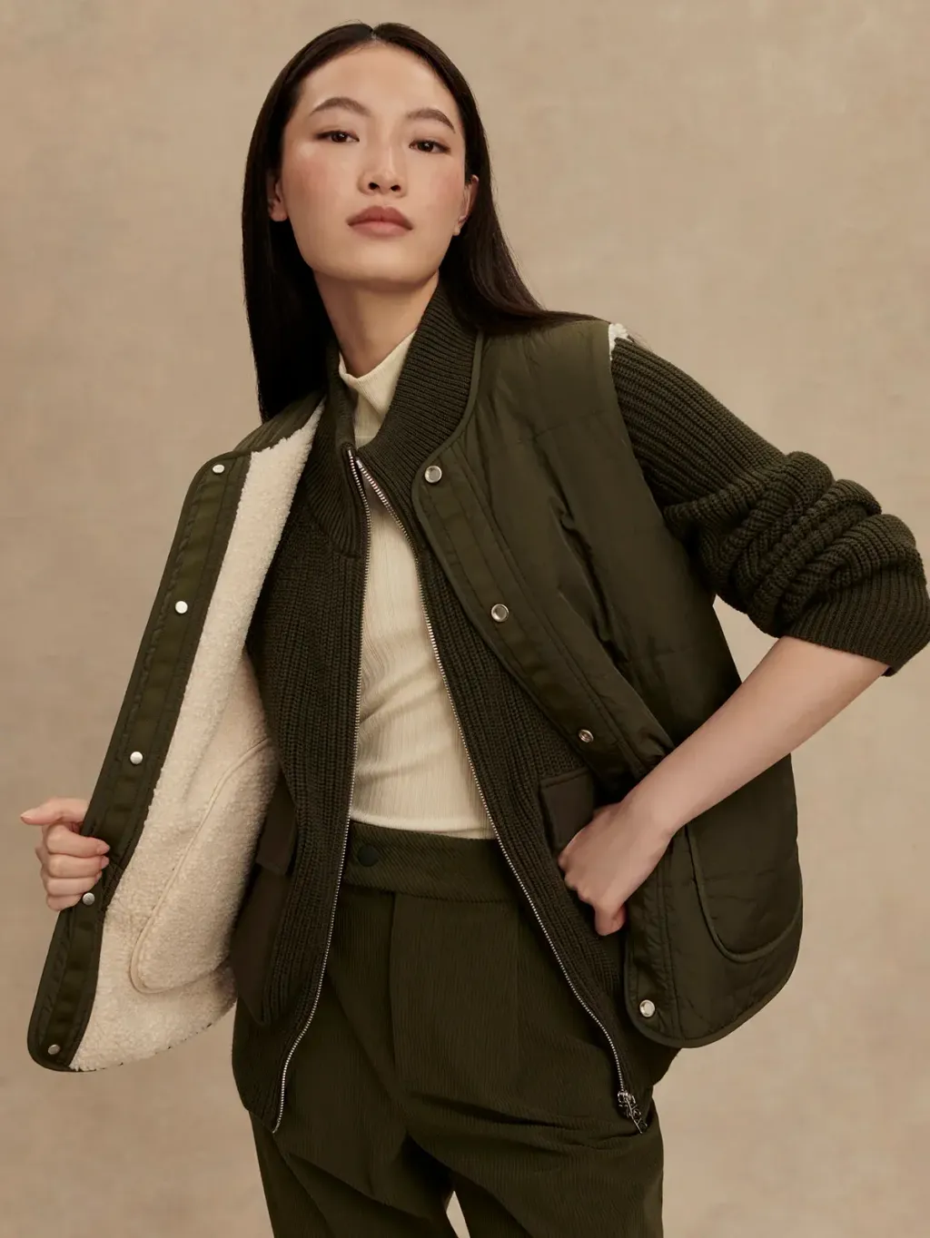 6ef7b5a9e499f9a4a0d999e6dfd4ae85e00d8b71_VAR02692_AUDREA_REVERSIBLE_GILET_SANDSHELL_FOREST_NIGHT_043