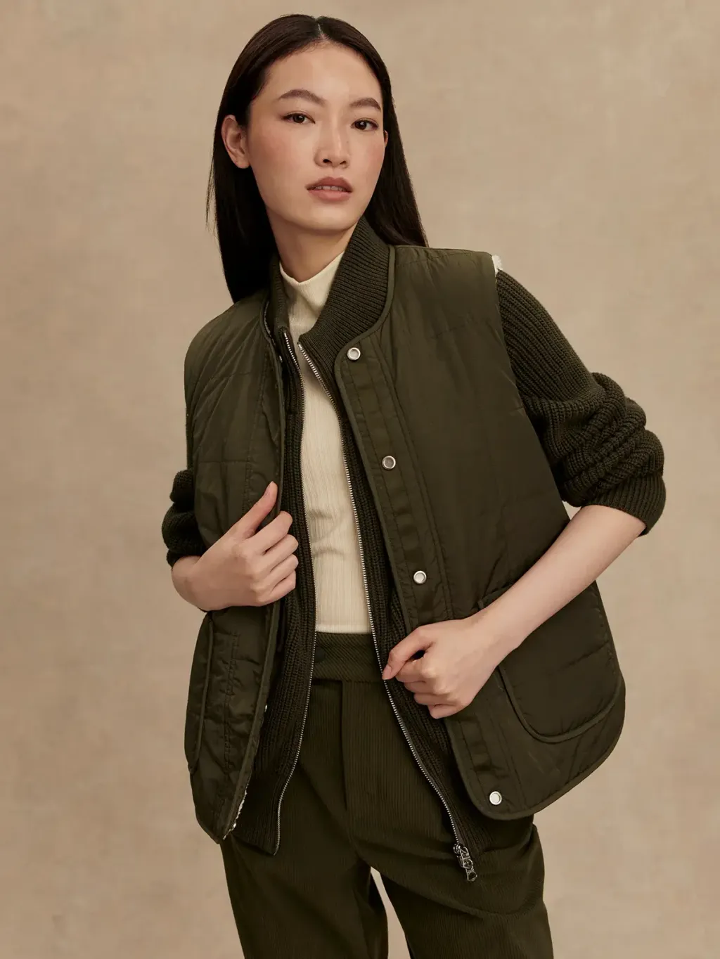 3381c8509572af4f493e351061aa4f57ff29b915_VAR02692_AUDREA_REVERSIBLE_GILET_SANDSHELL_FOREST_NIGHT_033