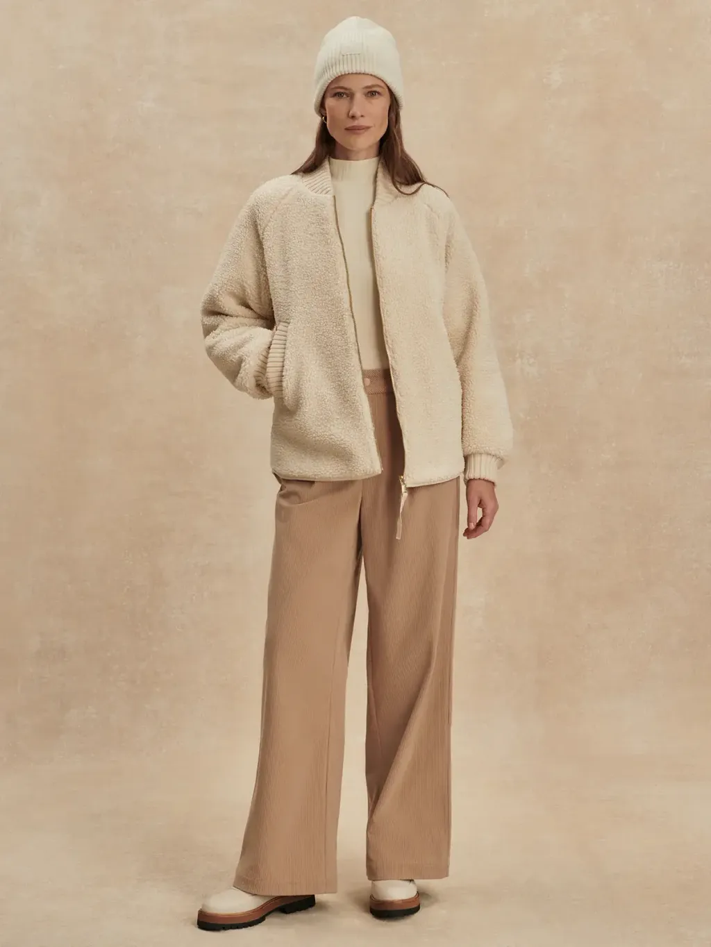 0bb9c84da9444f4afa59e50e95c03cafcb935e6c_VAR02796_SERINA_REVERSIBLE_QUILT_JACKET_SANDSHELL_048