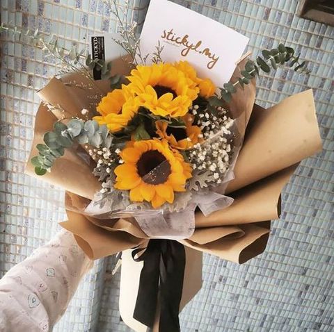 RM165 5 Sunflower Bouquet.JPG