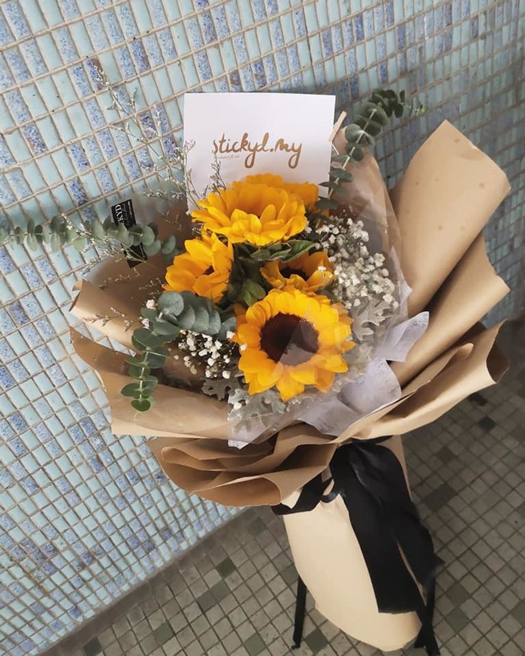 RM165 5 Sunflower Bouquet-02.jpg