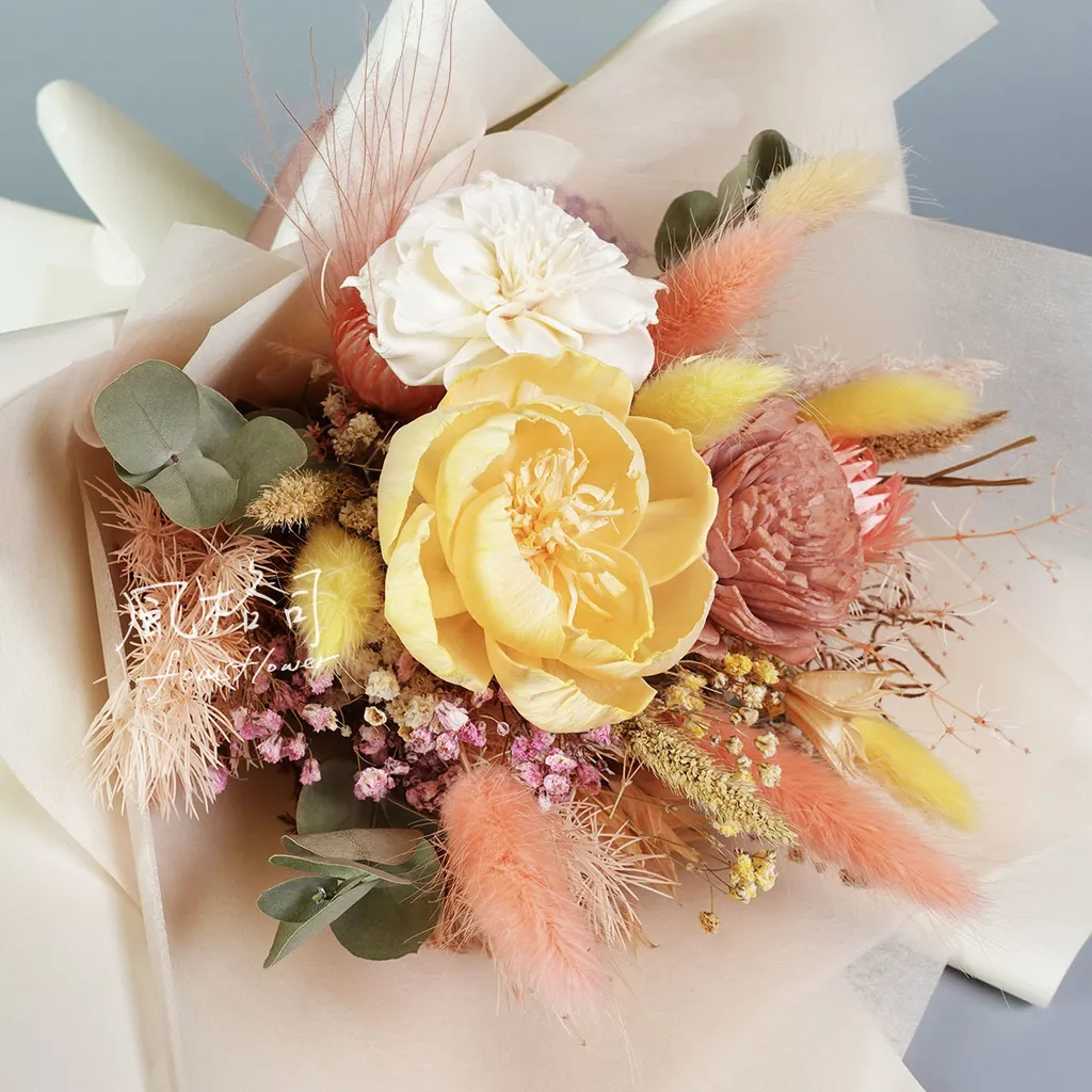 太陽玫瑰芍藥梔子花兔尾草蜜桃黃色系乾燥花束db0130 風格司花藝