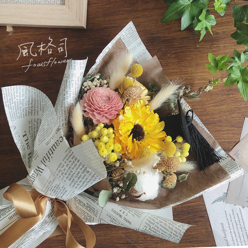 畢業花束波斯菊太陽玫瑰滿天星繽紛系乾燥花束db0135 風格司花藝 畢業花束波斯菊太陽玫瑰滿天星繽紛系乾燥花束db0135 風格司花藝