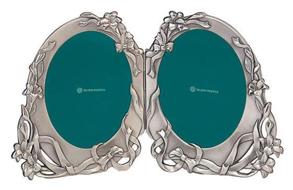 msp33552-pewter-photoframe-double-lily-ribbon-4r-mypewter-1306-04-MyPewter@16
