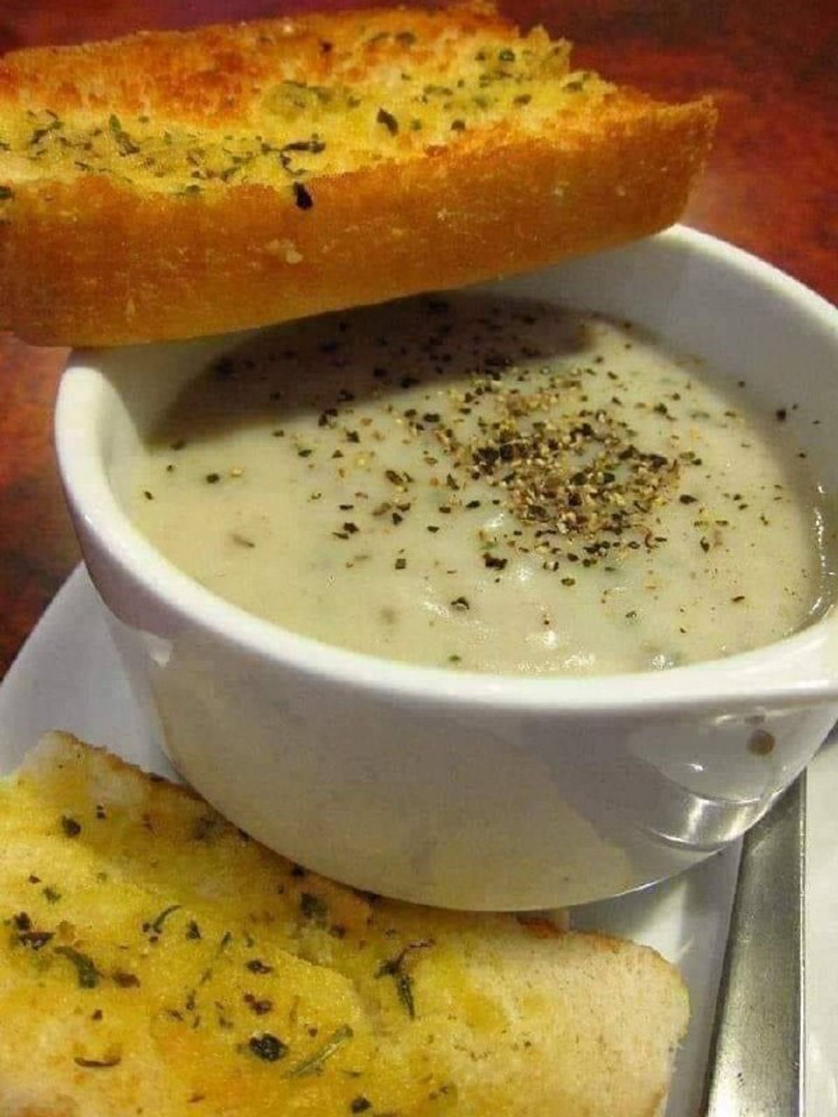 Roti Garlic Gardenia Ketagih & Mushroom Soup