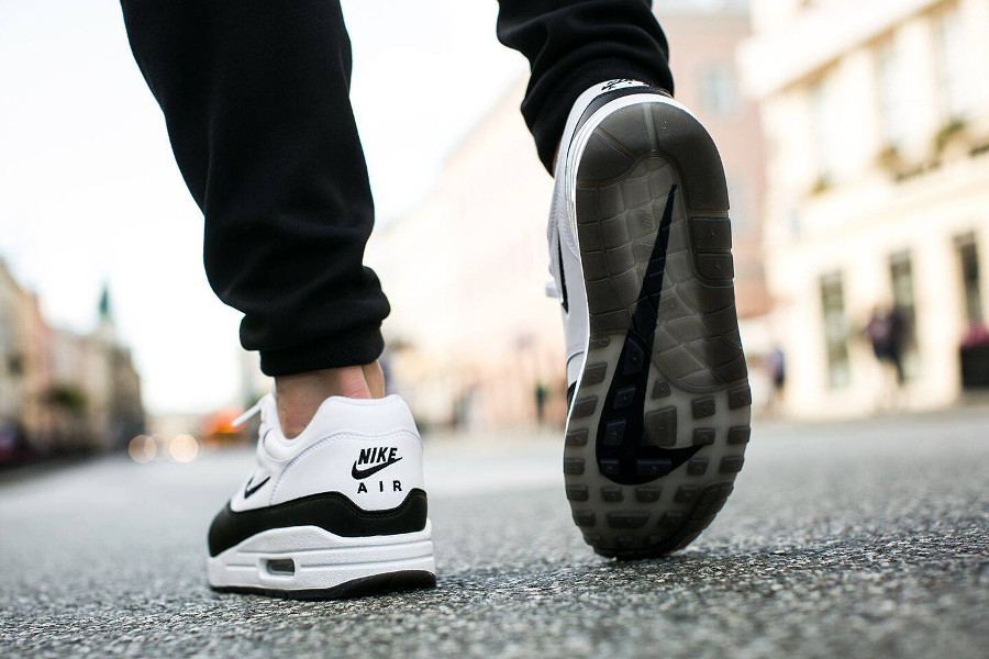 air max 1 jewel black white