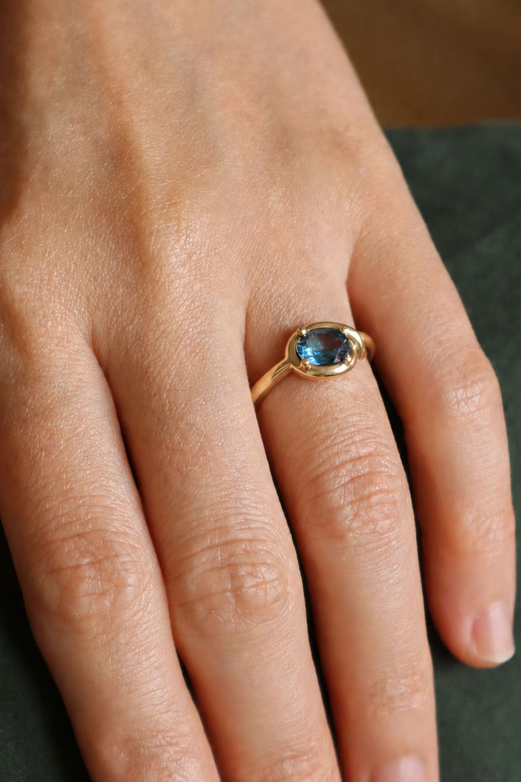 14k Begin Ring Blue Topaz