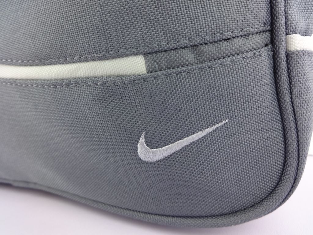 Nike-592876-001-logo (web).jpg
