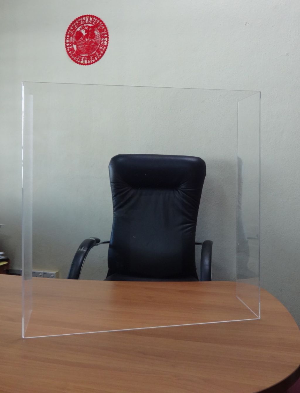 Acrylic-table-divider-Malaysia-office-use-1 (web).jpg
