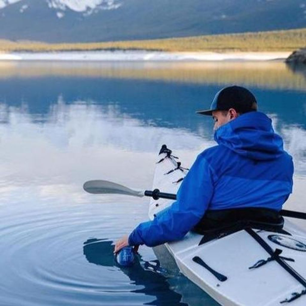 LifeStraw-Go_Cobalt-Blue_LifeStyle-Kayaking-Filling-Up_139-490x601-6c1aa0c_large.jpg