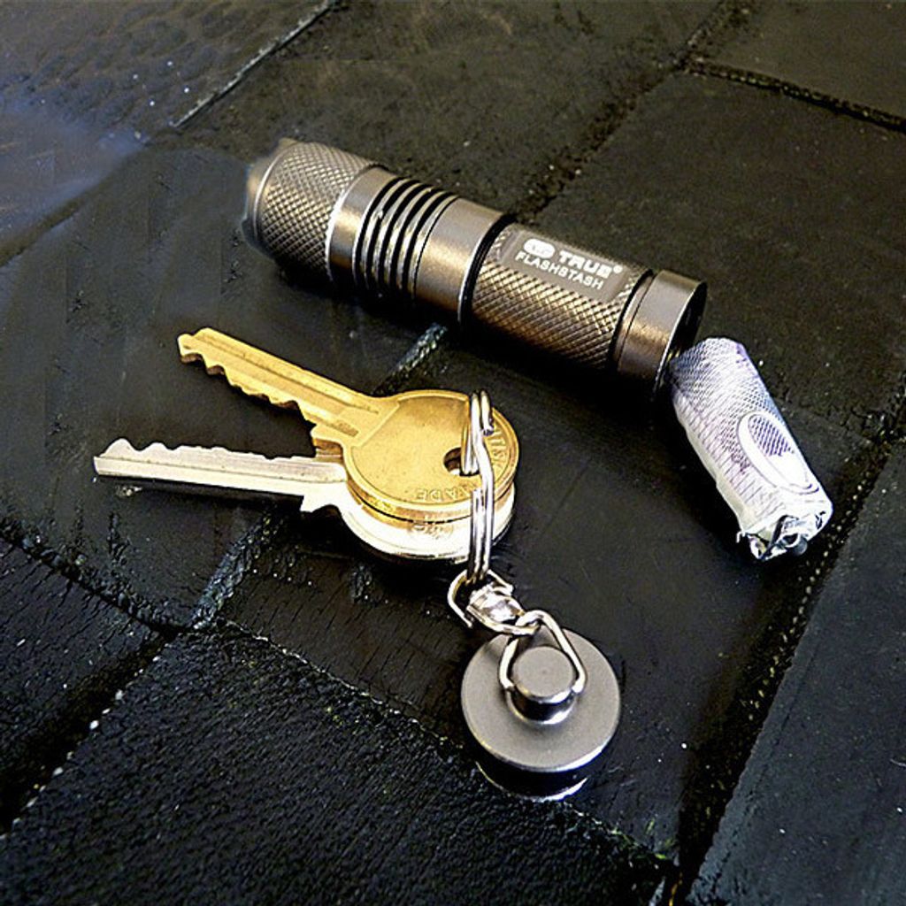 TU304-flashlight-stash-keyring-6_grande.jpg