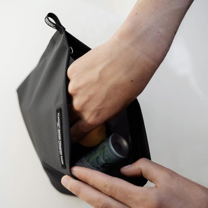 Flatpak_ZipperToiletry_b