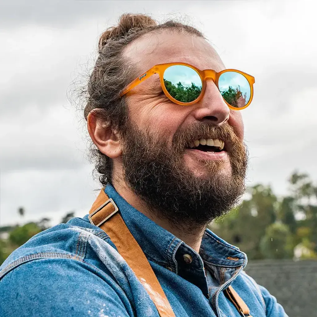 2_FRESHLY_BAKED_MAN_BUNS_Lifestyle_fd72e27c-c81d-41ab-a5bb-75250d1f81fa