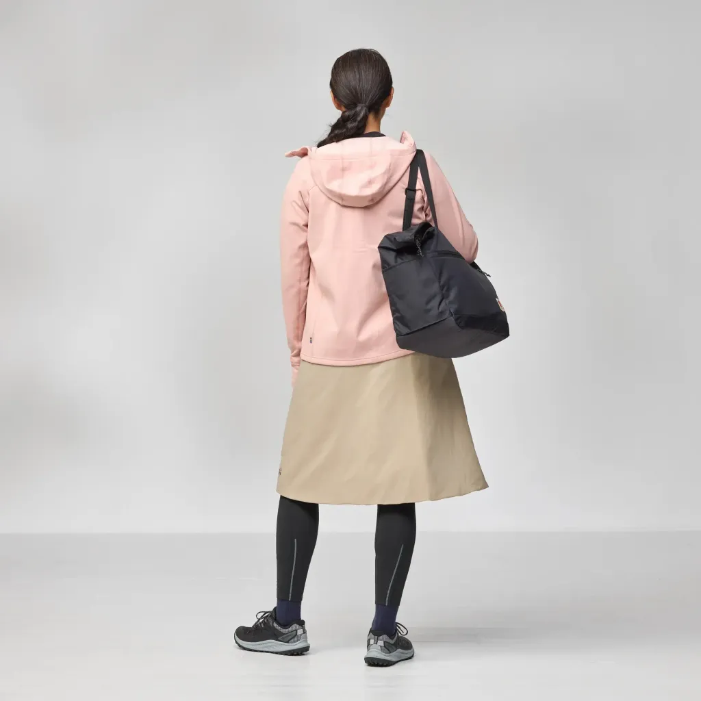 high_coast_tote_30_23200331-550_h_model_1861