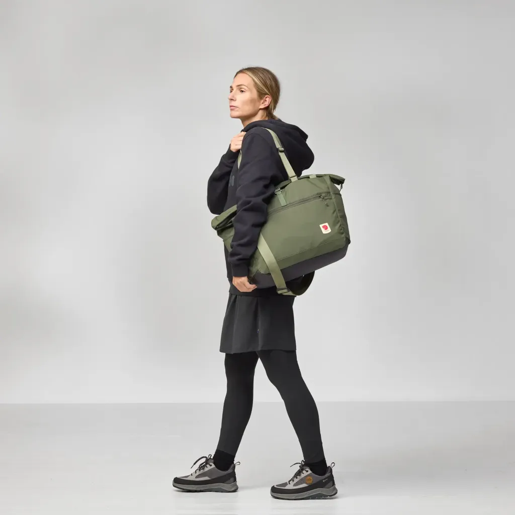 high_coast_tote_30_23200331-623_k_model_1505 (1)
