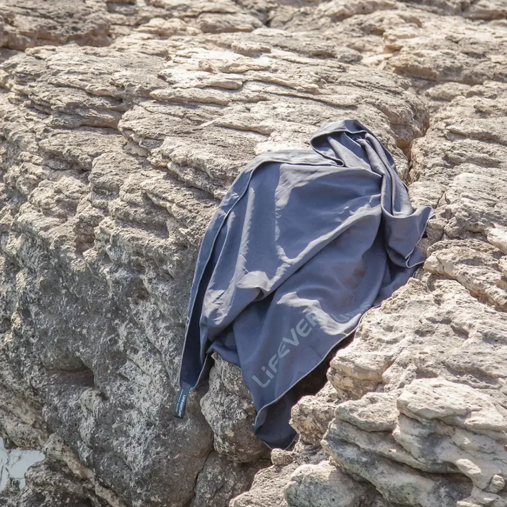 hydrofibre-quick-dry-towel-lifestyle-2