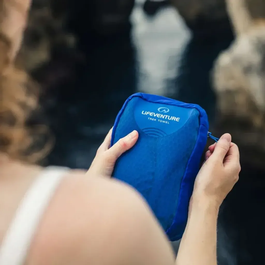 63351-microfibre-travel-towel-giant-blue-9