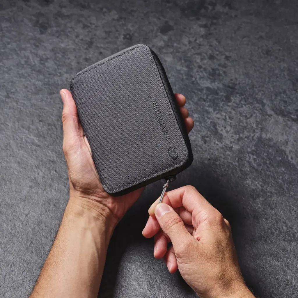 68761_LifeventureWallets_RFiD_MiniTravelWallet_Grey_04_e2fbff82-7ca1-4b3e-9646-f69cde2a6d62 (1)