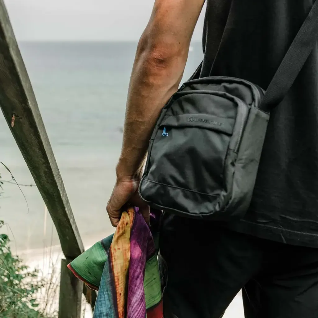 68800_rfid-crossbody-bag-lifestyle-2