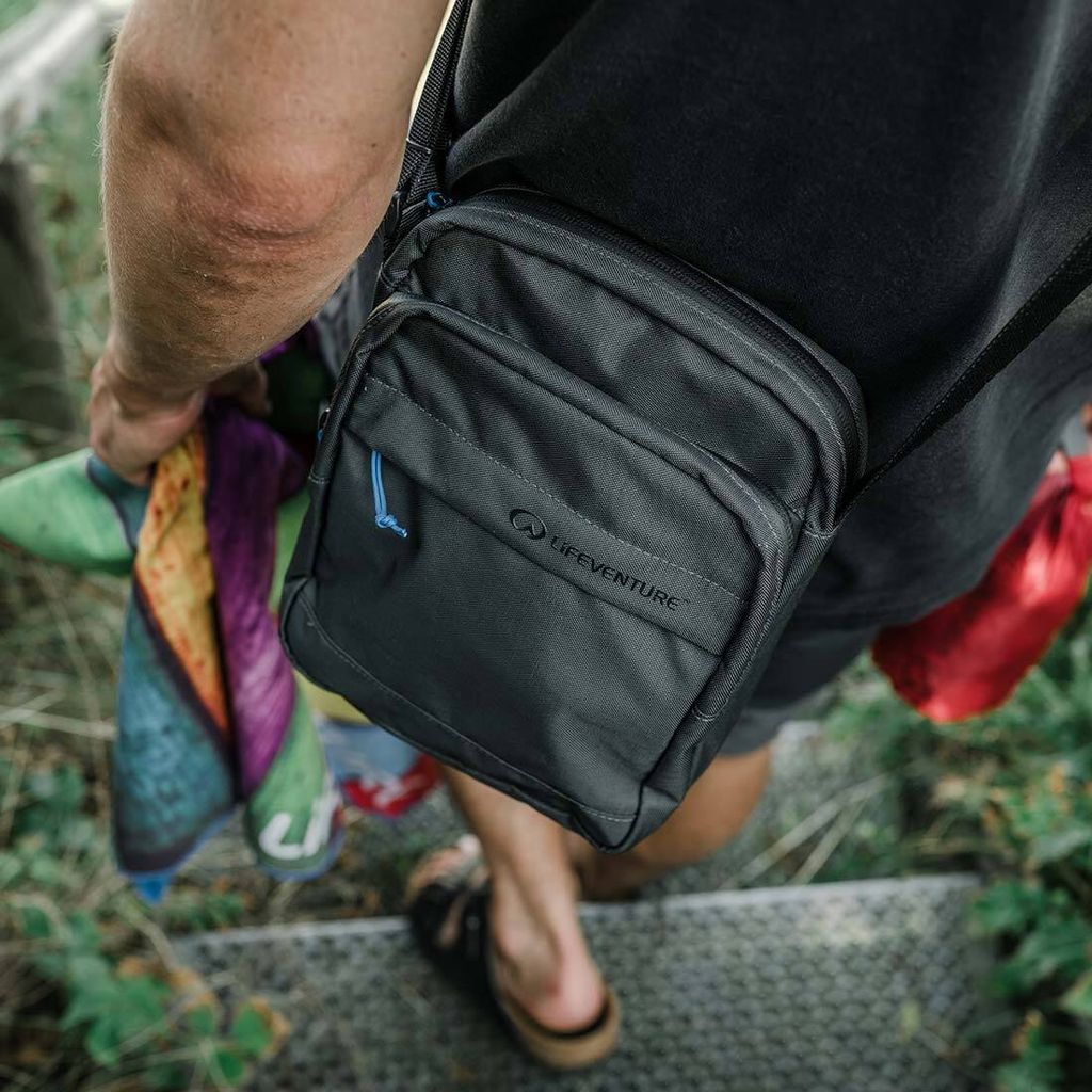 68800_rfid-crossbody-bag-lifestyle-1